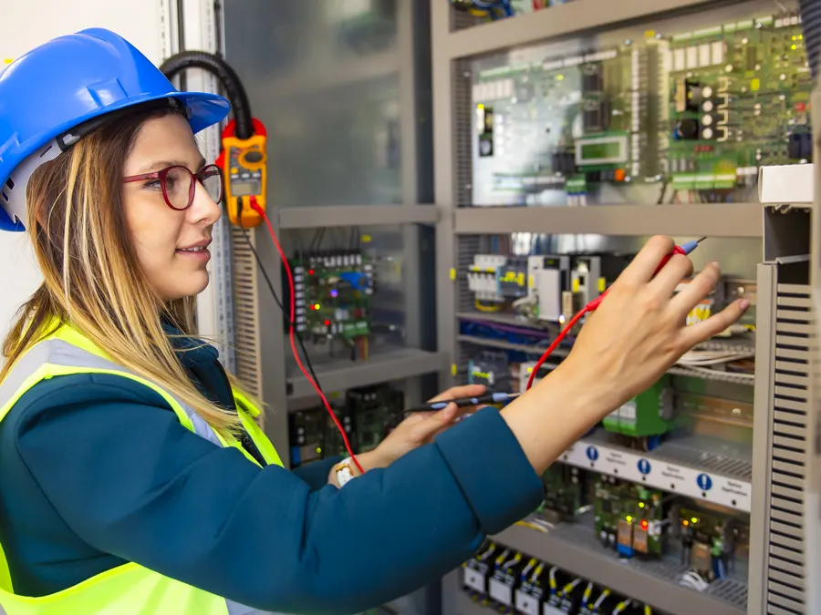 Mise aux normes par un électricien à Paris